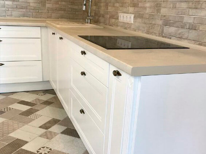 классическая красная кухня